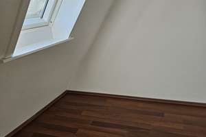Wohnen mit Charakter: 2-Zimmer-Dachgeschosswohnung in Bremen – Die vollständige Adresse der Immobilie erhältst du vom Anbieter., 28215 Weidedamm, Bremen – Vorschaubild 2