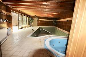 Exklusiver Bungalow mit Schwimmhalle und Wellnessbereich in bester Wohnlage in Erlangen-Sieglitzhof
 – Die vollständige Adresse der Immobilie erhältst du vom Anbieter., 91054 Sieglitzhof, Erlangen – Vorschaubild 19