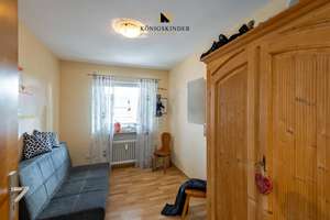 Vater,Mutter,Kind - gern auch mit Oma und Opa
Grosses Haus mit modernisiertem Dach und Ausbaureserv – Die vollständige Adresse der Immobilie erhältst du vom Anbieter., 73630 Remshalden – Vorschaubild 34