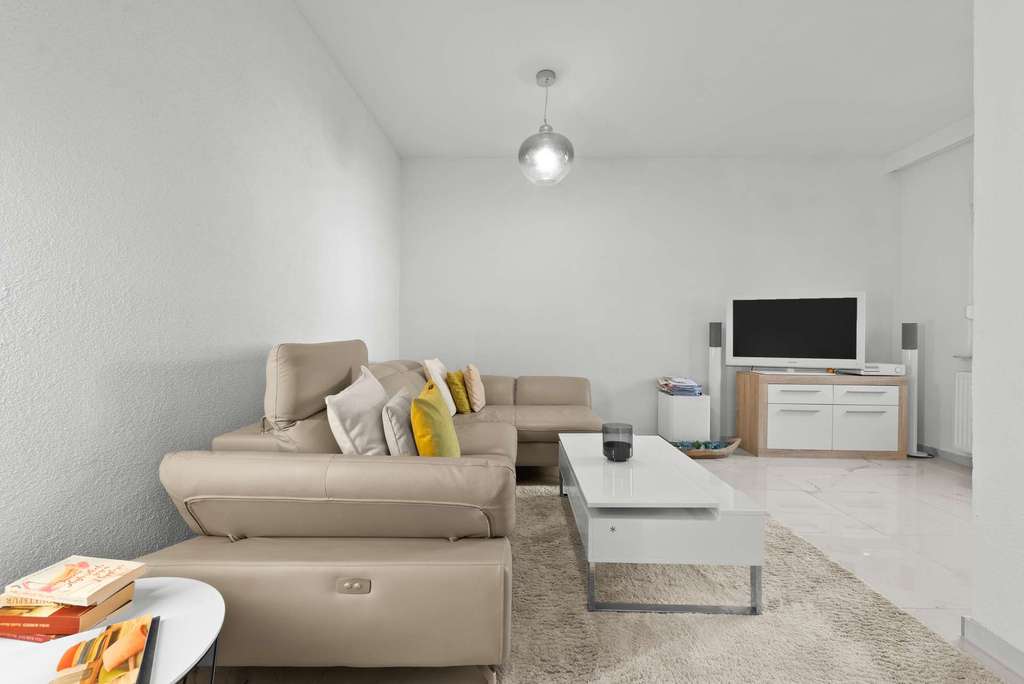 Immobilie in Gärtringen - Renovierte 4,5 Zimmer Wohnung mit separatem Hauseingang und Stellplatz in Gärtringen - Bild 4