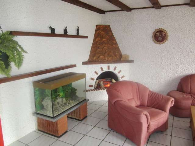 Immobilie in Hohen-Sülzen - Hohen-Sülzen: Älteres kleines Einfamilienhaus für kleine Familie. Ruhige Lage. Garage, Garten, Pool. - Bild 12