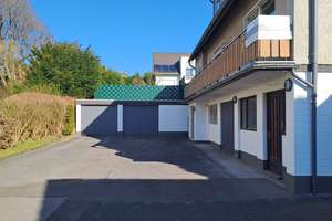 Preisreduzierung!! Zweifamilienhaus mit großem Grundstück und drei Garagen! Video!! – Bergstraße 6 A, 40699 Erkrath – Vorschaubild 2