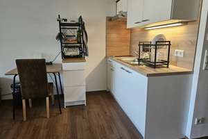 Helles möbliertes 1-Zimmer-Apartment mit Balkon und Fußbodenheizung – 35 m² im 1. OG – Bei der Hollerstaude 2, 85049 Friedrichshofen-Hollerstauden, Ingolstadt – Vorschaubild 2