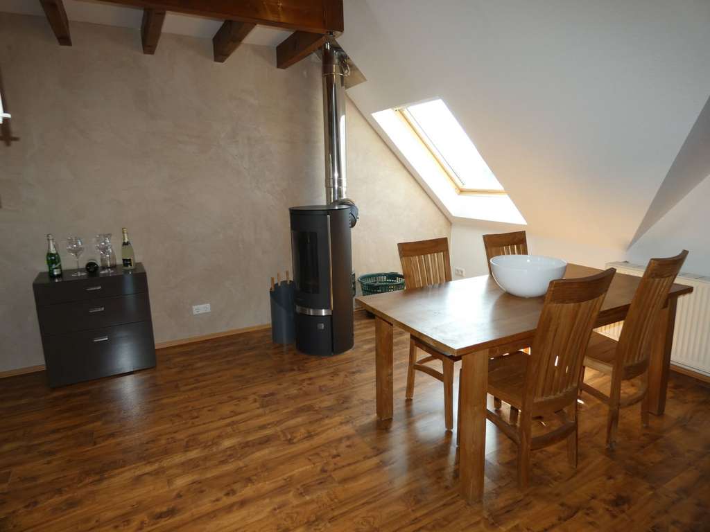 Immobilie in Hückelhoven - Charmante Maisonettewohnung mit Balkon und Garage in Hückelhoven-Ratheim - Bild 0