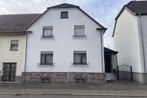 schönes Einfamilienhaus im Zentrum von Quierschied – Die vollständige Adresse der Immobilie erhältst du vom Anbieter., 66287 Quierschied – Vorschaubild 1