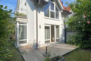 Einfamilieneckhaus mit Garten zum entspannen