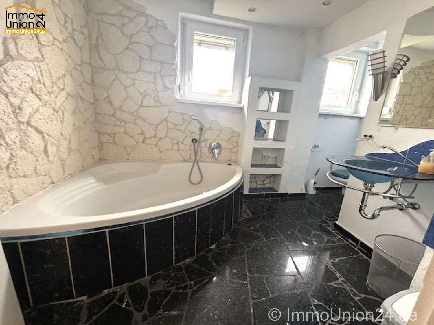 Immobilie in Strullendorf - 389.000 EUR für 3-Familienhaus mit Nebengebäude für Kleingewerbe und Garage - Bild 3