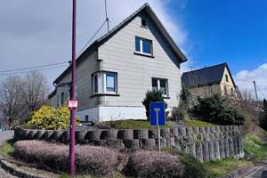 Ihr Zuhause mit Potenzial – freistehendes Haus für die ganze Familie in Dierdorf! – Die vollständige Adresse der Immobilie erhältst du vom Anbieter., 56269 Dierdorf – Vorschaubild 1