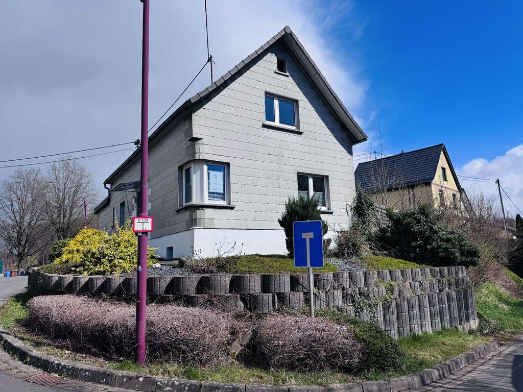 Immobilie in Dierdorf - Ihr Zuhause mit Potenzial – freistehendes Haus für die ganze Familie in Dierdorf! - Bild 0