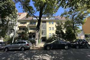 Mehrfamilienhaus mit 10 Wohnungen, Gewerbeeinheiten & Dachausbaupotenzial in Steglitz