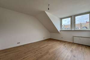 Attraktive Dachgeschosswohnung mit viel Raum und Balkon in zentraler Lage – Rethelstraße 155, 40237 Düsseltal, Düsseldorf – Vorschaubild 3