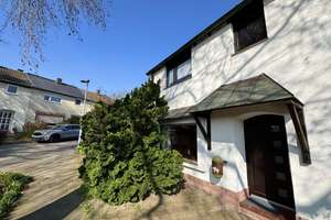 Gemütliches Einfamilienhaus mit großzügigem Extragebäude