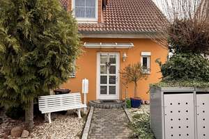 Charmante Doppelhaushälfte mit Wintergarten und Garage in Leipzig- Rückmarsdorf