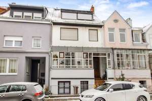 Bremen - Woltmershausen / Zweifamilienhaus mit Modernisierungsbedarf