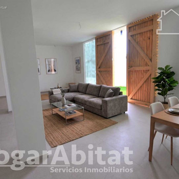 VOLLSTÄNDIG RENOVIERT HELLE WOHNUNG MIT FÜNF SCHLAFZIMMER, TERRASSEN UND GARAGE