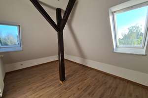 Eine helle, gemütliche Dachgeschosswohnung wartet auf Sie – Rhönweg 11, 1159 Naußlitz, Dresden – Vorschaubild 4