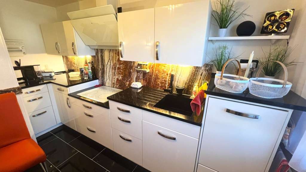 Immobilie in Geithain - Attraktives Einfamilienhaus mit hochwertiger Ausstattung, Poolanlage und Balkon - Bild 4