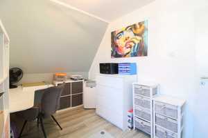 Modernes Einfamilienhaus mit Garage und Traumgarten – Naturnah Wohnen in Maintal! – Main-Kinzig-Kreis – Vorschaubild 11