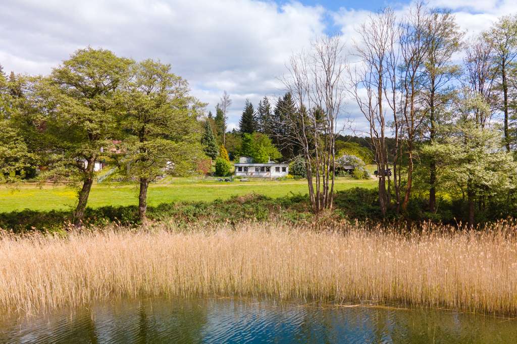 Immobilie in Wustrow - Wochenendhaus am See - Idylle mit Blick auf`s Wasser - Bild 2