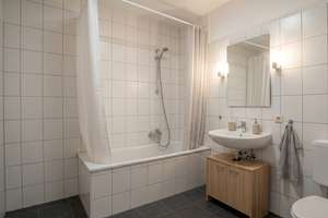 Lichtdurchflutetes Raumwunder mit enormem Potenzial – Die vollständige Adresse der Immobilie erhältst du vom Anbieter., 70327 Wangen, Stuttgart – Vorschaubild 2