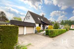 Sonniges Potential: Einfamilienhaus mit Einliegerwohnung – Hamburg – Vorschaubild 1