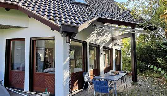 Bild von Individuelles, lichtdurchflutetes Haus mit eingewachsenem Garten - sehr ruhig - im Kernort Idstein!