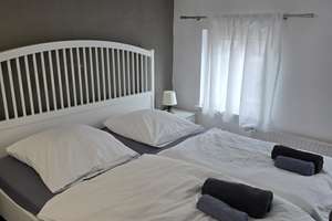 Möblierte Dachgeschosswohnung in Lübeck – eigener Wohnbereich mit Küche & Bad