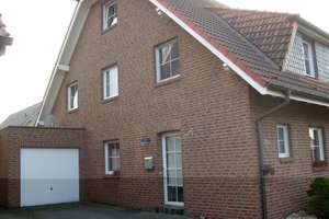 Doppelhaushälfte im Landhausstil mit Garage