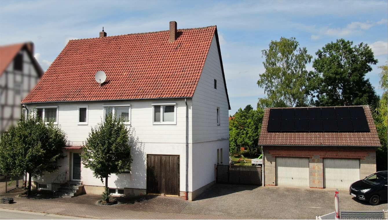 Familien(t)raum im Fachwerkstil – Sanierungsbedürftiges Haus mit großem Grundstück, Kassel Kreis – Bild 2