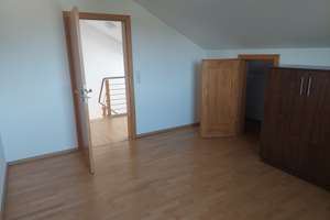 Schöne 4-Zimmer-Doppelhaushälfte mit gehobener Innenausstattung und EBK in Reichstorf – Reichstorf 100, 94428 Eichendorf – Vorschaubild 24