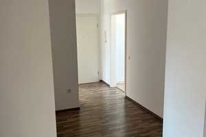 Schöne Dachgeschosswohnung / 3 Zimmer in Mönchengladbach, Nähe  Schmölderpark – Urftstraße 44, 41239 Mönchengladbach – Vorschaubild 1