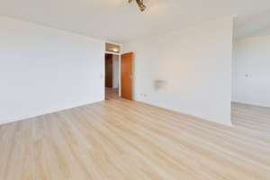 Ihr Zuhause mit Aussicht: 3,5-Zimmerwohnung im 18. OG mit Loggia und großzügigem Lichteinfall – 70599 Asemwald, Stuttgart – Vorschaubild 2