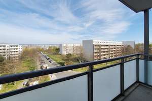 Die gibt es selten! - Große 2-Zimmer-Wohnung mit Tageslichtbad! ** wir renovieren **! – Wilsdruffer Ring 19, 1169 Gorbitz-Süd, Dresden – Vorschaubild 4