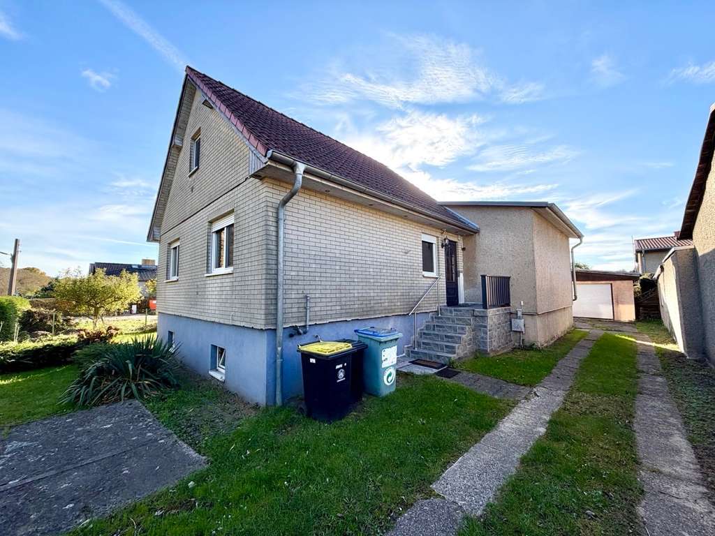 Immobilie in Velten - sanierungsbedürftiges Einfamilienhaus mit Grundstück und Nebengelass - Bild 1