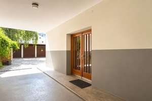 Über den Dächern Münchens – Charmante 2-Zimmer-Dachgeschosswohnung mit Süd-West-Balkon - Maxvorstadt – Die vollständige Adresse der Immobilie erhältst du vom Anbieter., 80798 Josephsplatz, München – Vorschaubild 2