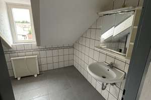 Schöne Altbau Dachgeschoss-Wohnung mit Küche und Keller im historischen Kesselstadt. – Alexanderstraße 7, 63454 Kesselstadt, Hanau – Vorschaubild 9