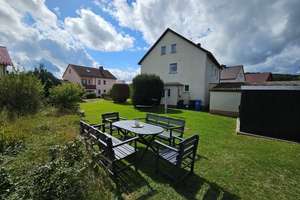 Ihr neues Zuhause mit Potenzial – Zweifamilienhaus mit großem Garten in bevorzugter Lage von Plech – Die vollständige Adresse der Immobilie erhältst du vom Anbieter., 91287 Plech – Vorschaubild 4