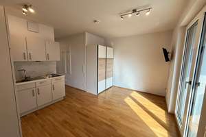 Helles Studio-Apartment mit großem Balkon zum ruhigen Innenhof – Frankfurter Ring, München