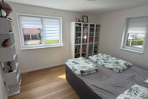 Neubau 2025: Doppelhaushälfte in Altenstadt-Herrenstetten – 132 m², Südgarten, Garage, Wärmepumpe – 89281 Altenstadt – Vorschaubild 10