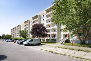Bezugsfrei. Frisch renoviert. Bereit. / Available now. Renovated. Ready for you.