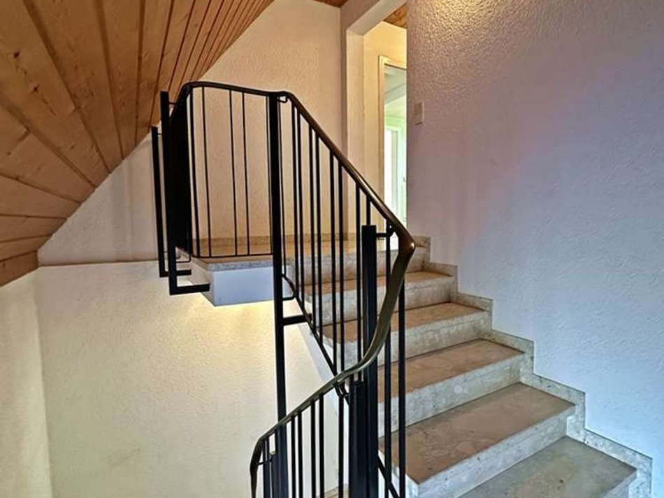 023 Treppe ins Dachgeschoss