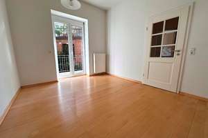 Gepflegte 3-Zi.-Altbauwohnung mit Balkon und großer Terrasse in Stuttgart-West