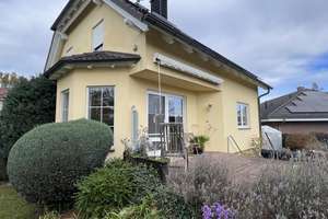 Familienfreundliches Einfamilienhaus mit Garage & Carport in Machern – Die vollständige Adresse der Immobilie erhältst du vom Anbieter., 4827 Machern – Vorschaubild 1