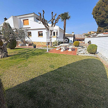 Schönes und gepflegtes Haus in ruhiger Wohngegend in Sant Jaume dels Domenys