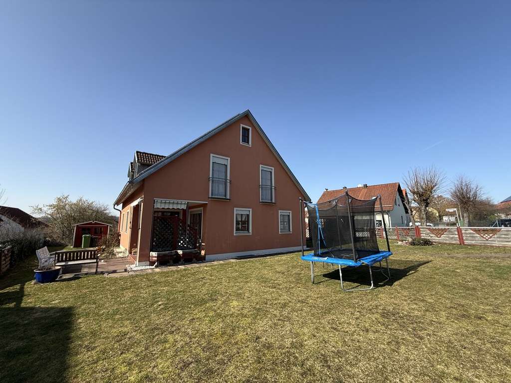 Immobilie in Beratzhausen - Die Gelegenheit - Großzügiges Einfamilienhaus - Aktuell Kapitalanlage, zeitnah frei! - Bild 1