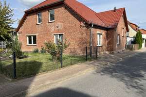 Wohnhaus mit zwei Wohnungen in Schwedt, OT Schönermark – Am Dorfanger 28/31, 16303 Mark Landin – Vorschaubild 1