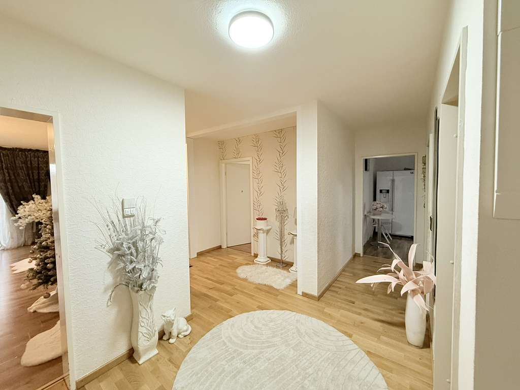 Immobilie in Heddesheim - Gepflegte 4-Zimmer-Wohnung mit idealer Infrastruktur und hervorragender Anbindung - Bild 1