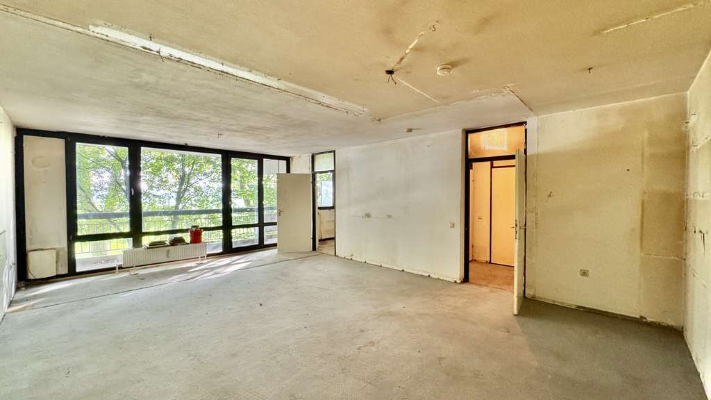 Renovierungsbedürftiges Apartment mit Balkon im 2. OG inkl. Garage in Köln-Weiden