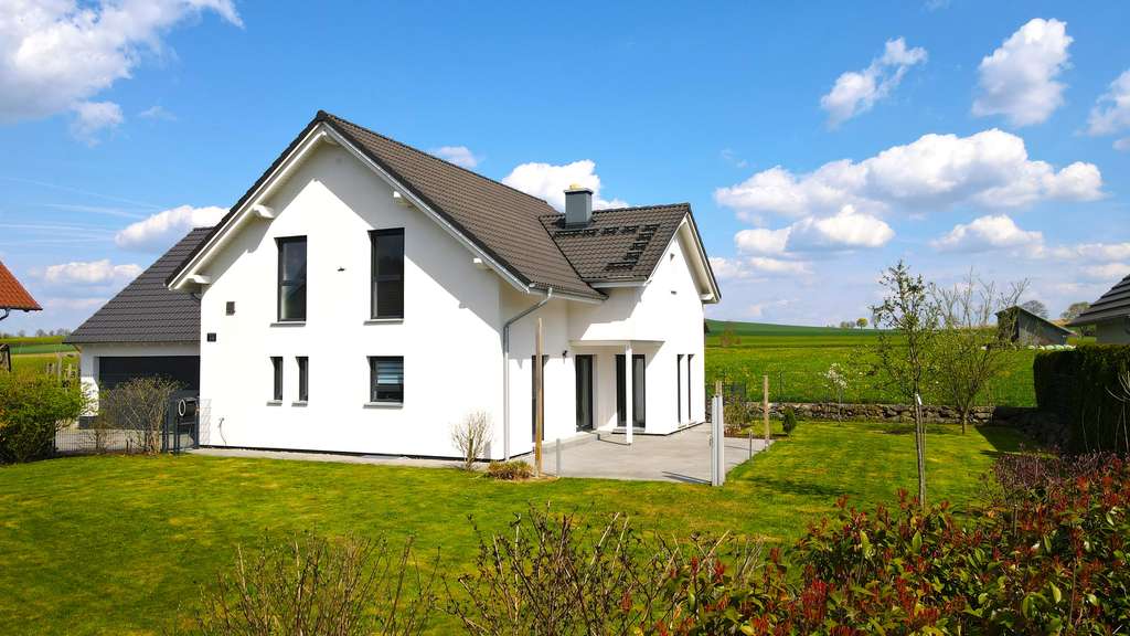 Immobilie in Breitenbrunn - MODERN, FEIN, SCHÖN! EFH MIT DOPPELGARAGE & SONNIGEM GARTEN AM ORTSRAND! EIN ZUHAUSE! - Bild 0