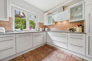Großzügiges Einfamilienhaus in ruhiger Lichterfelder Lage mit Kamin, Garten, Garage und Vollkeller – Hasselfelder Weg 37, 12209 Lichterfelde, Berlin – Vorschaubild 7